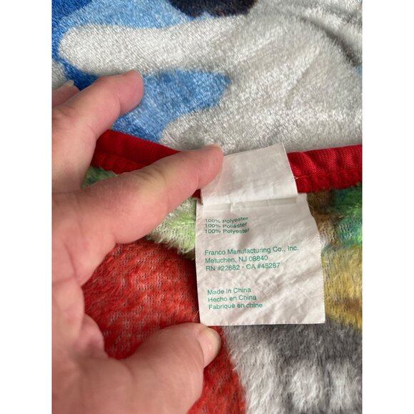 Sonic the Hedgehog red trimmed throw blanket with characters - Picture 4 of 7